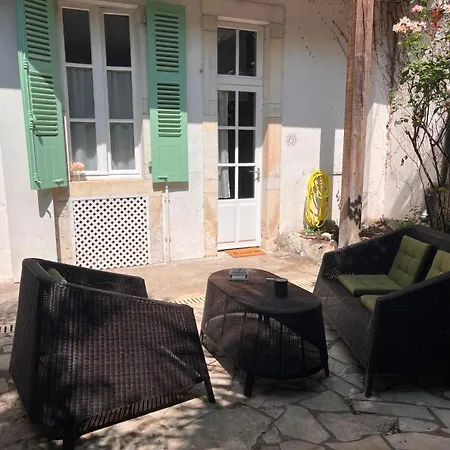 Apartamento Calme Avec Cour Arborée - Centre Pau